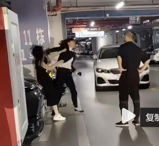 佛山律师透视“青年目睹两女子冲突未予劝阻”事件